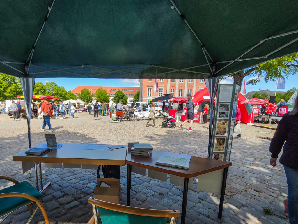 Blick auf den Markt zur Mittagszeit