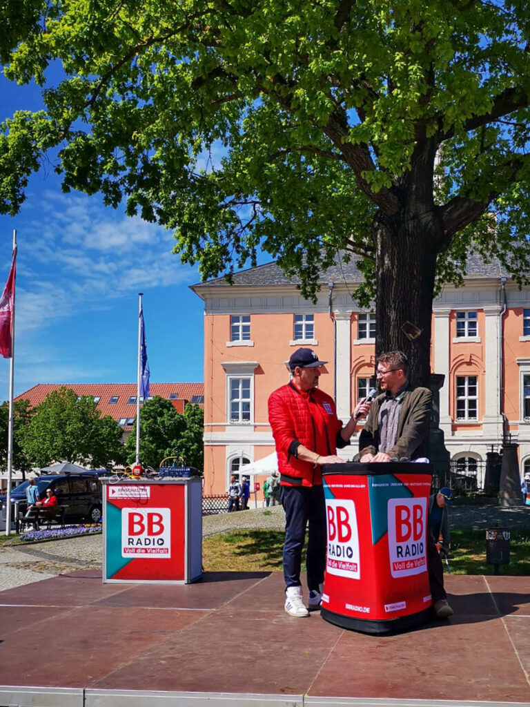 Gabriel Dobersch (Vorstand Kunstverein Templin) im Gespräch mit dem BB Radio Moderator zur Vorstellung des Kunstvereins